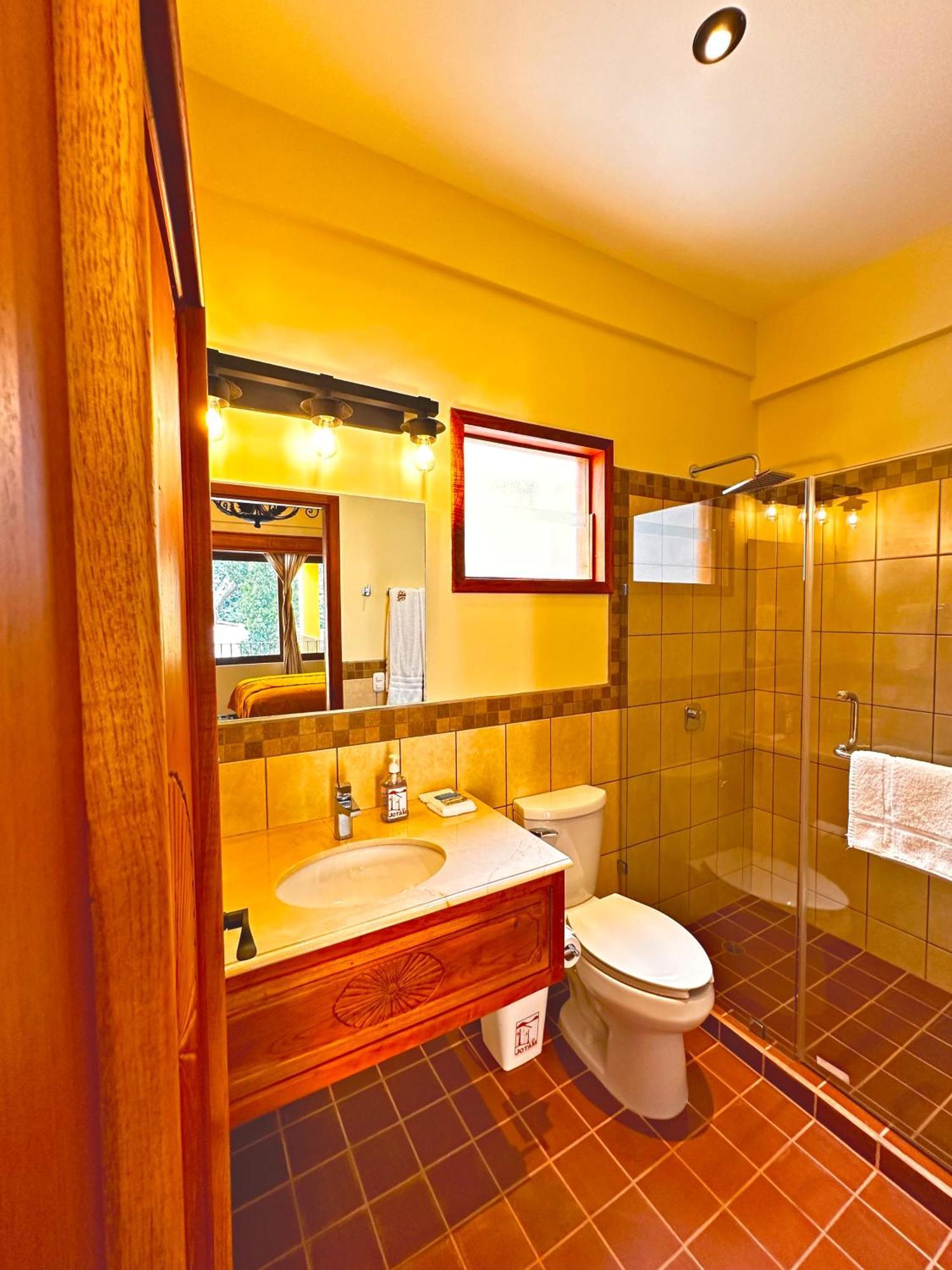 Hotel Jotam Panajachel Esterno foto